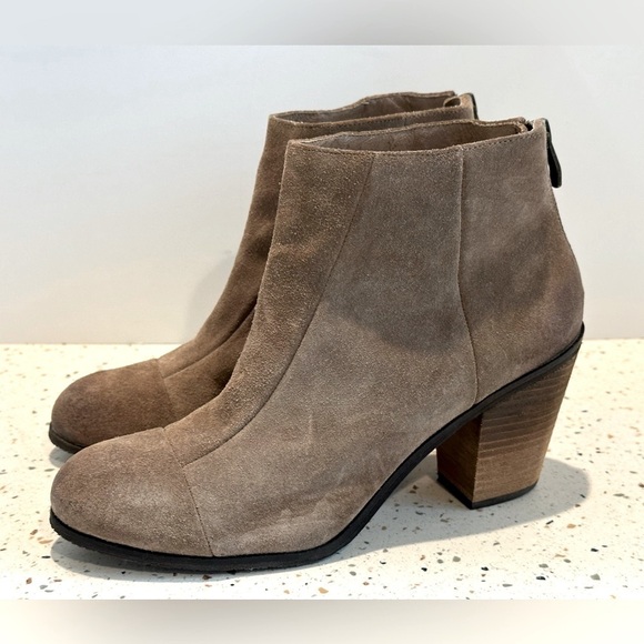 Vince Camuto Grayson‎ Suede Leather Boots Ankle Boots with Stacked Chunky Heel - Picture 5 of 12